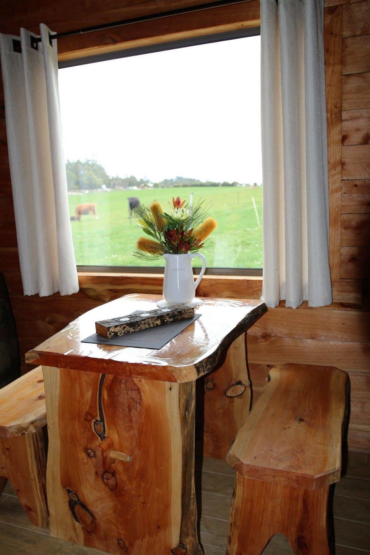 לינה וארוחת בוקר פנגווין Rustic Hut Bush Retreat מראה חיצוני תמונה