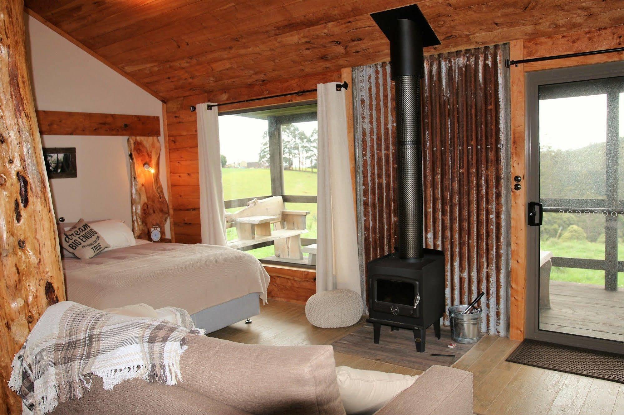 לינה וארוחת בוקר פנגווין Rustic Hut Bush Retreat מראה חיצוני תמונה