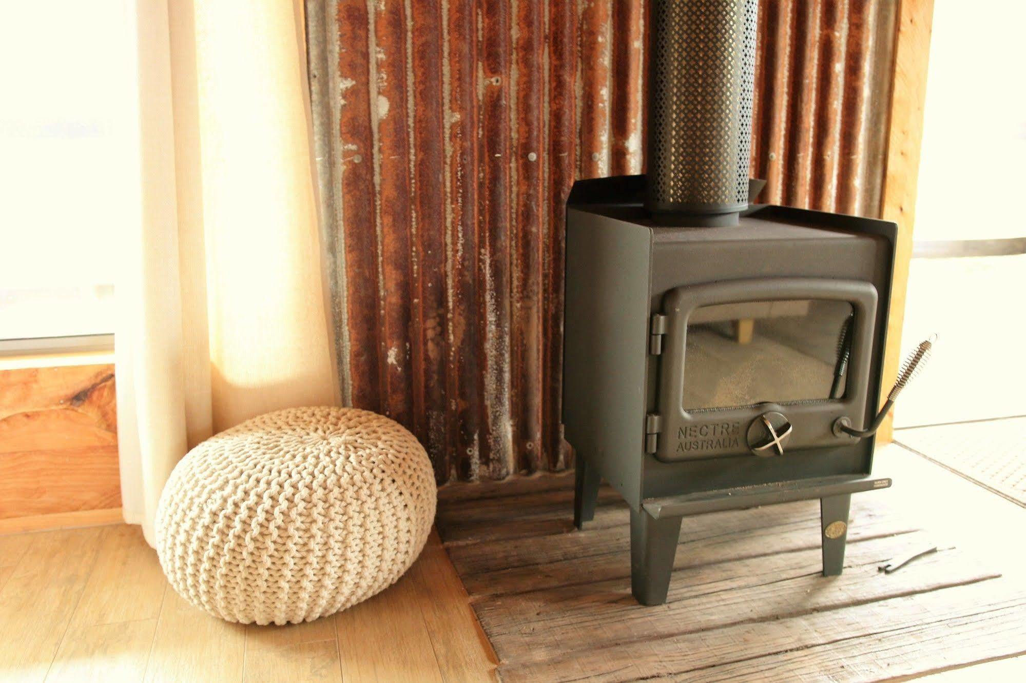 לינה וארוחת בוקר פנגווין Rustic Hut Bush Retreat מראה חיצוני תמונה