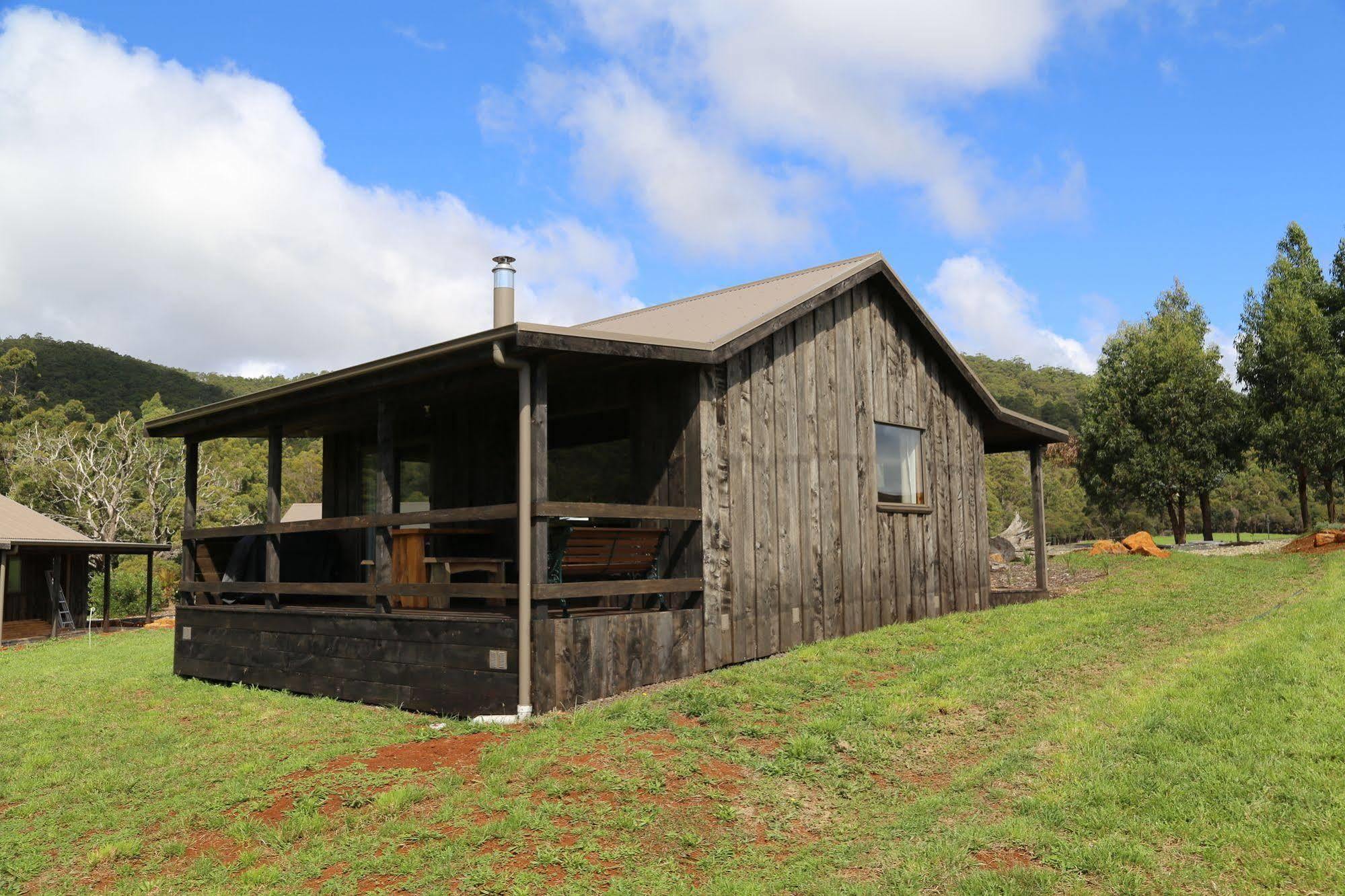 לינה וארוחת בוקר פנגווין Rustic Hut Bush Retreat מראה חיצוני תמונה